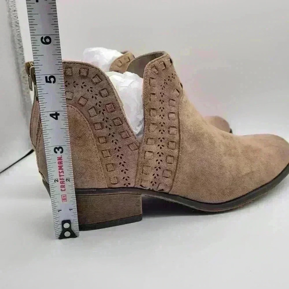 Pierre Dummas Women's Taupe Suede Ankle Boots Size 7 Back Zipper - Picture 3 of 9